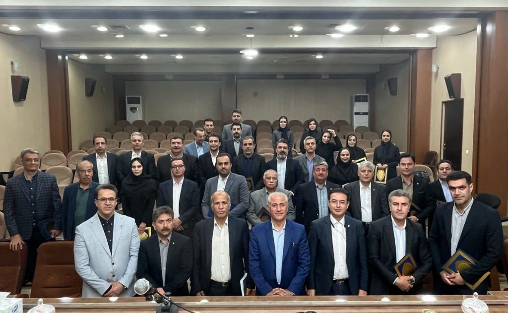 نشست هیئت مدیره کانون با اعضای محترم محاکم انتظامی و دادستان و دادیاران دادسرای انتظامی کانون و نیز اعطای احکام انتصابی